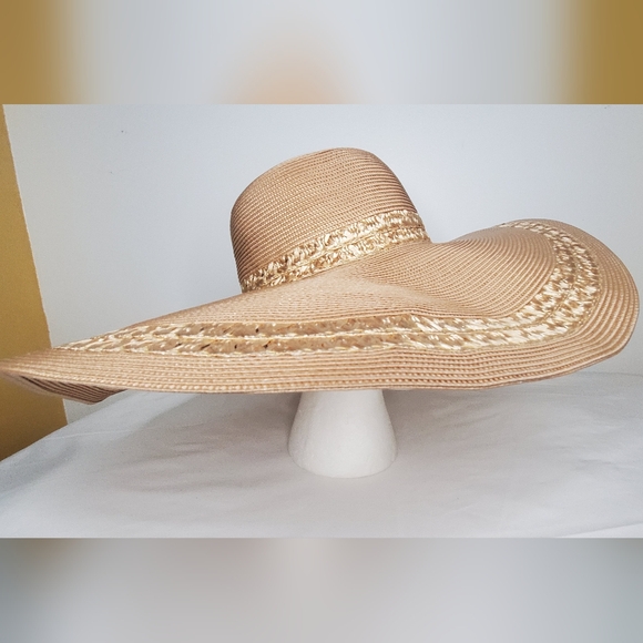 Elegant Tan Sun Hat with Gold Accents - Picture 4 of 9